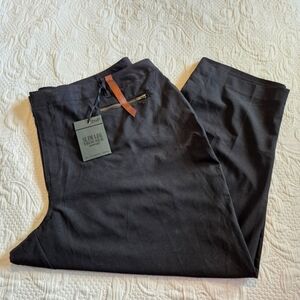 Avenue womens 26P Plus black slim leg trousers, 2 front zippered pockets, New